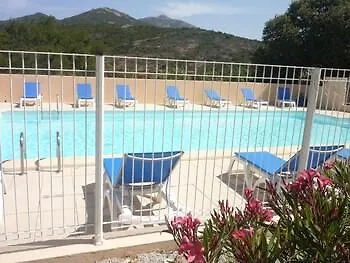 新科阿凯特酒店 3*